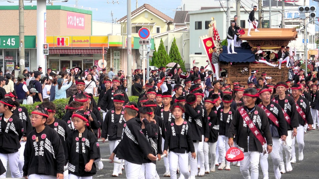 宮出後にゆっくり通り過ぎる、中井町交差点❗ 岸和田市 八木地区だんじり祭 2025年10月11日  Danjiri  中井町/吉井町/荒木町/下池田町/小松里町/額町/額原町/大町/池尻町