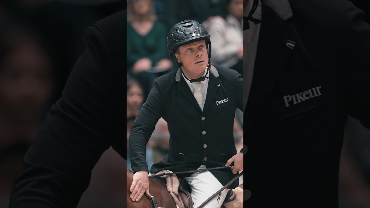 Saut Herm&egrave;s 2024 l Handshakes and hugs