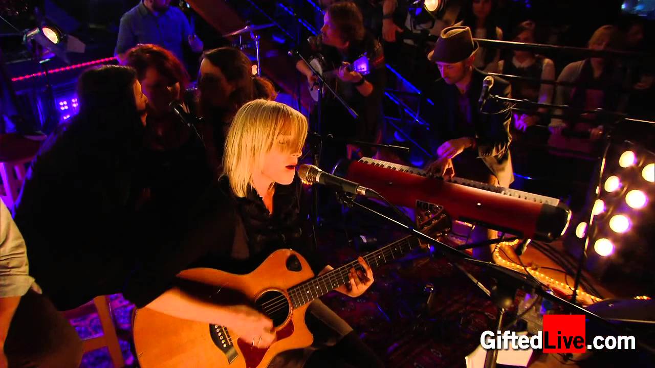 Cathy Davey, Neil Hannon & friends 'Little Red'