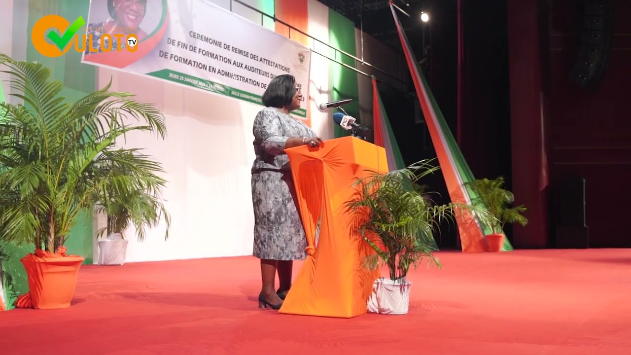 Anne Ouloto - Remise des Attestations de Formation  en  Administration de Base Promotion  2022