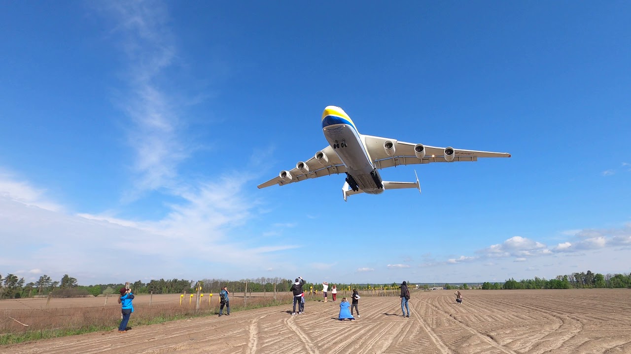 Antonov An-225 Mriya Landing 4K Close Up World's Largest Plane