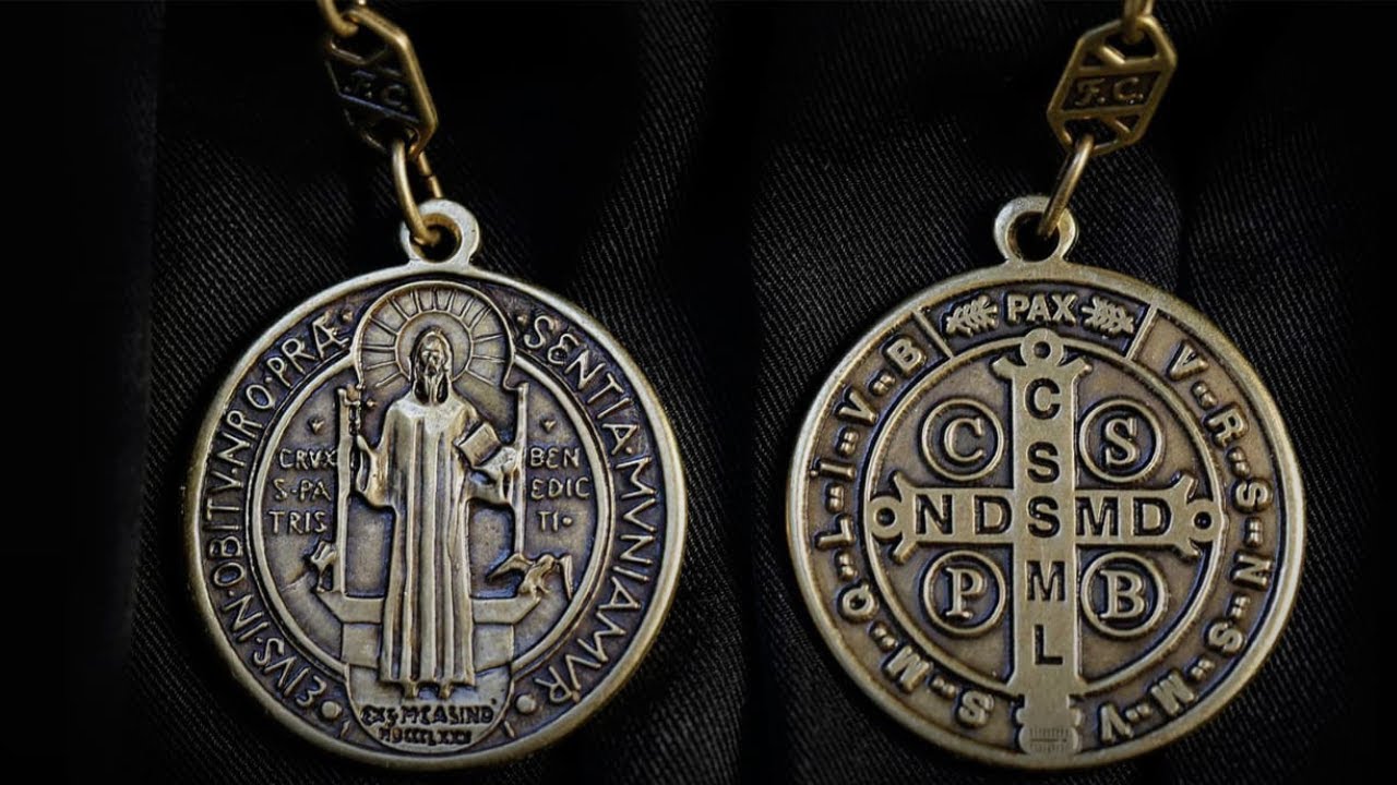 7 coisas que você DEVE saber sobre a Medalha e Cruz de São Bento
