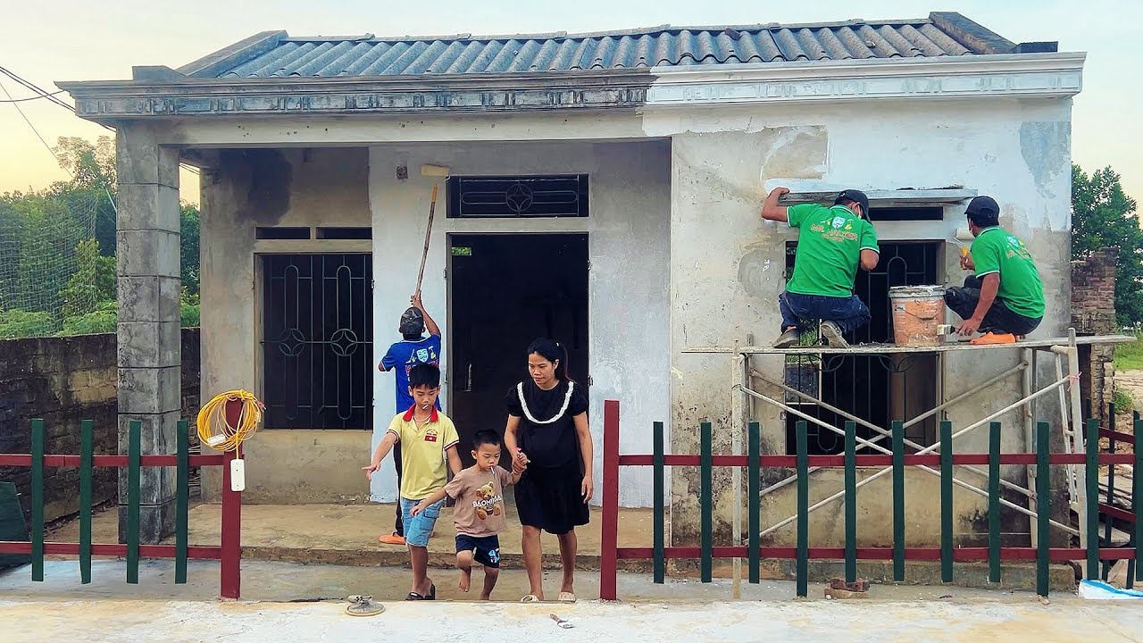 The Single Mother Was Gifted an Abandoned House to Live in, Helping her Start a Better New Life.