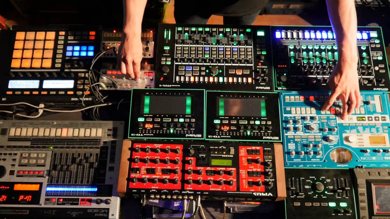 [4K]  Electro, Acid  - Roland TR 8, Roland TB- 3, Roland MX-1,Access Virus A ,Roland Mc-808,Korg EMX