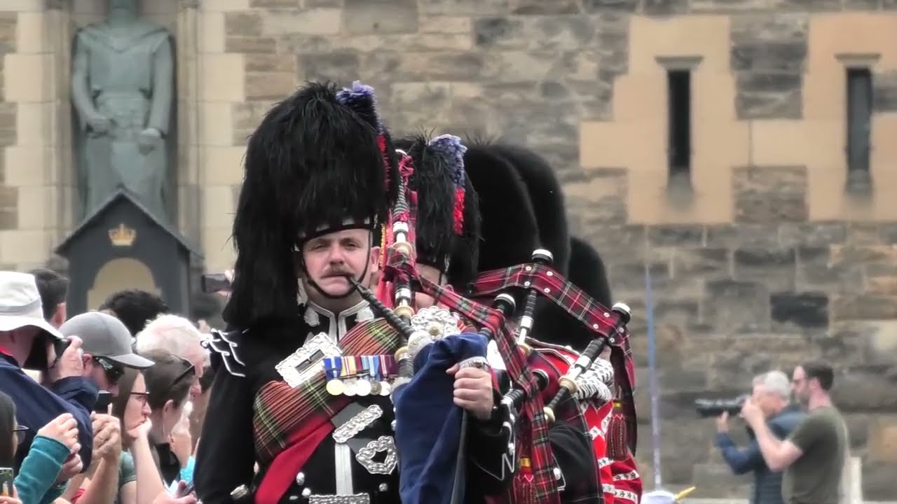 20th anniversary Scottish Parliament - Escort to the Crown - Scots Guards, Royal Mile 2019 [4K/UHD]