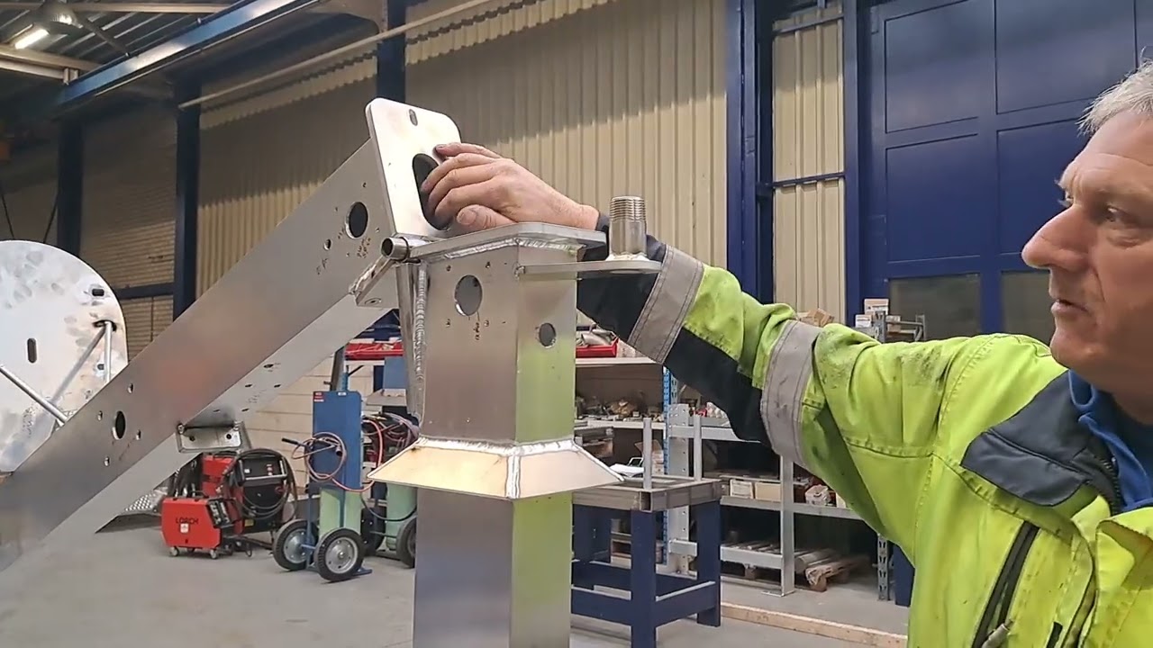 Onze nieuwe mast in uitvoering!
