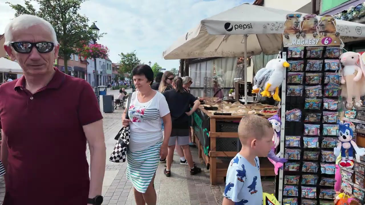 Tak wygląda deptak w Łebie latem! Spacer po centrum miasta [4K]