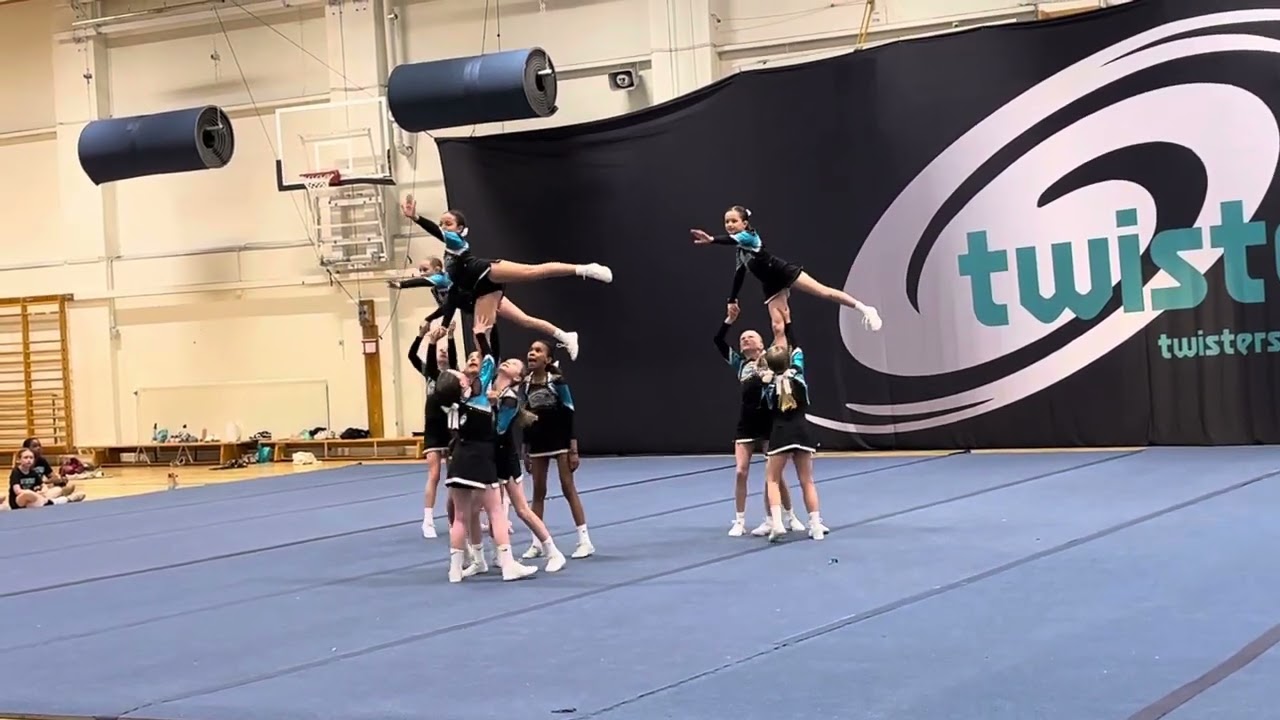 Våruppvisning 2024 - Twisters Cheer Elite - Miniminior White.