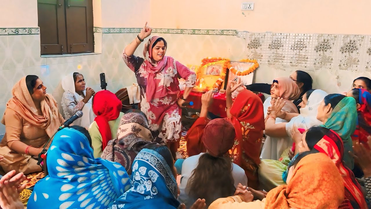आरें कृष्ण कुणसे गुरु ने पढ़ाया’🙏ऊंगली प पर्वत ठाया 🙏#bhajan #krishna #bhagti #dance @meenamalik4651