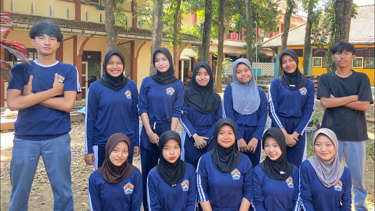 [Kokurikuler] Senam Aerobik & Kreasi XII. 4 Kelompok 1 — SMAN 2 Ungaran