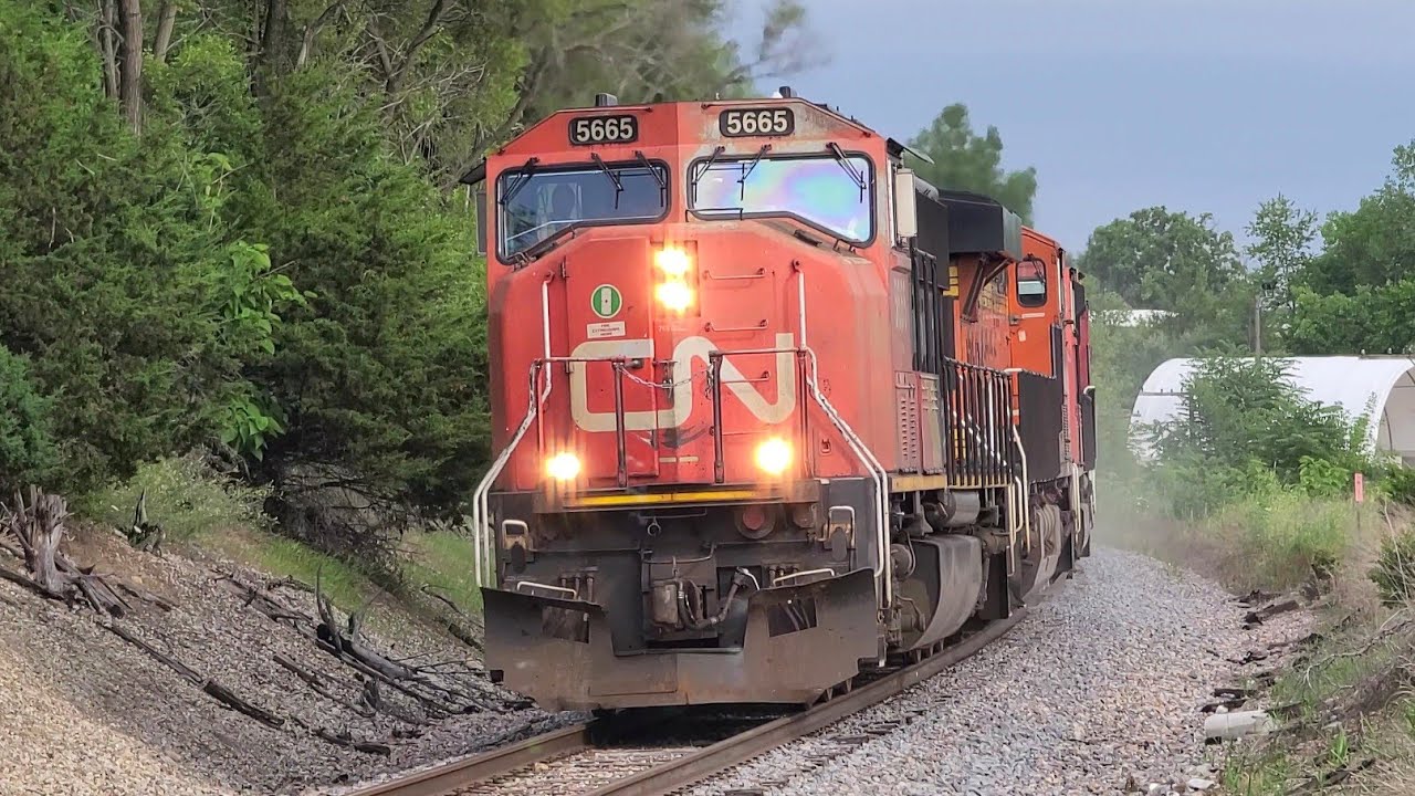 CN Train M337 with SD75I Leader at 20th St. in Rockford, IL, 2023/07/11