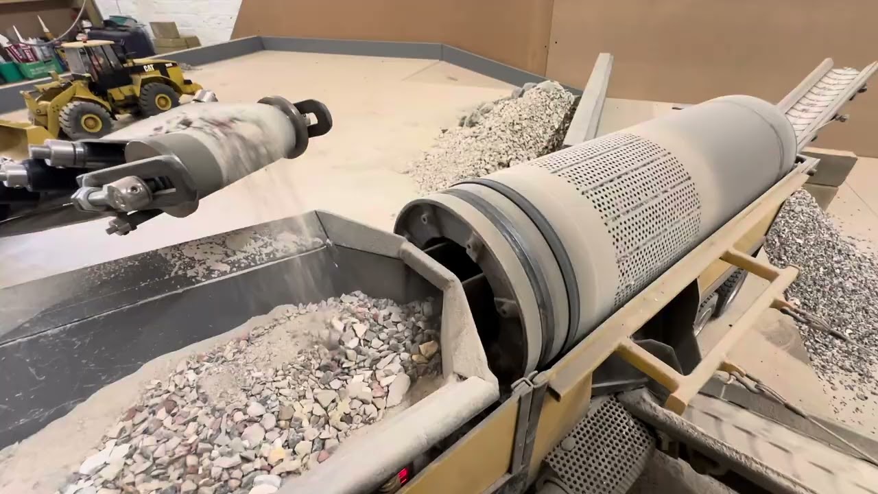 Lesu 6x6 , Wedico 966G and screening trommel sorting crush off the jaw crusher.