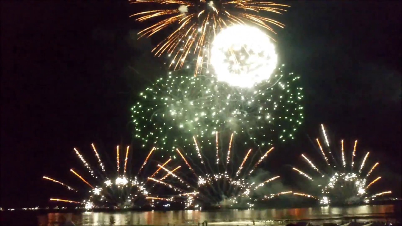 Ano Novo 2018 Praia do Forte Cabo Frio  Reveillon Praia do Forte lotada