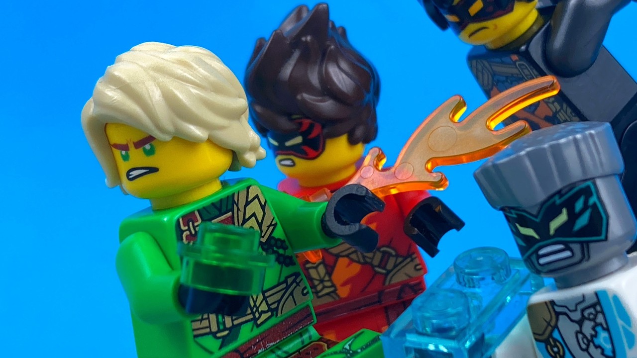 Ниндзя сражаются со своими клонами.