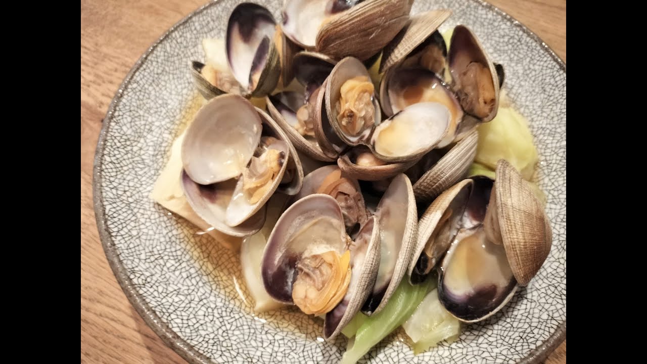 Steamed Clams and Cabbage with Sake