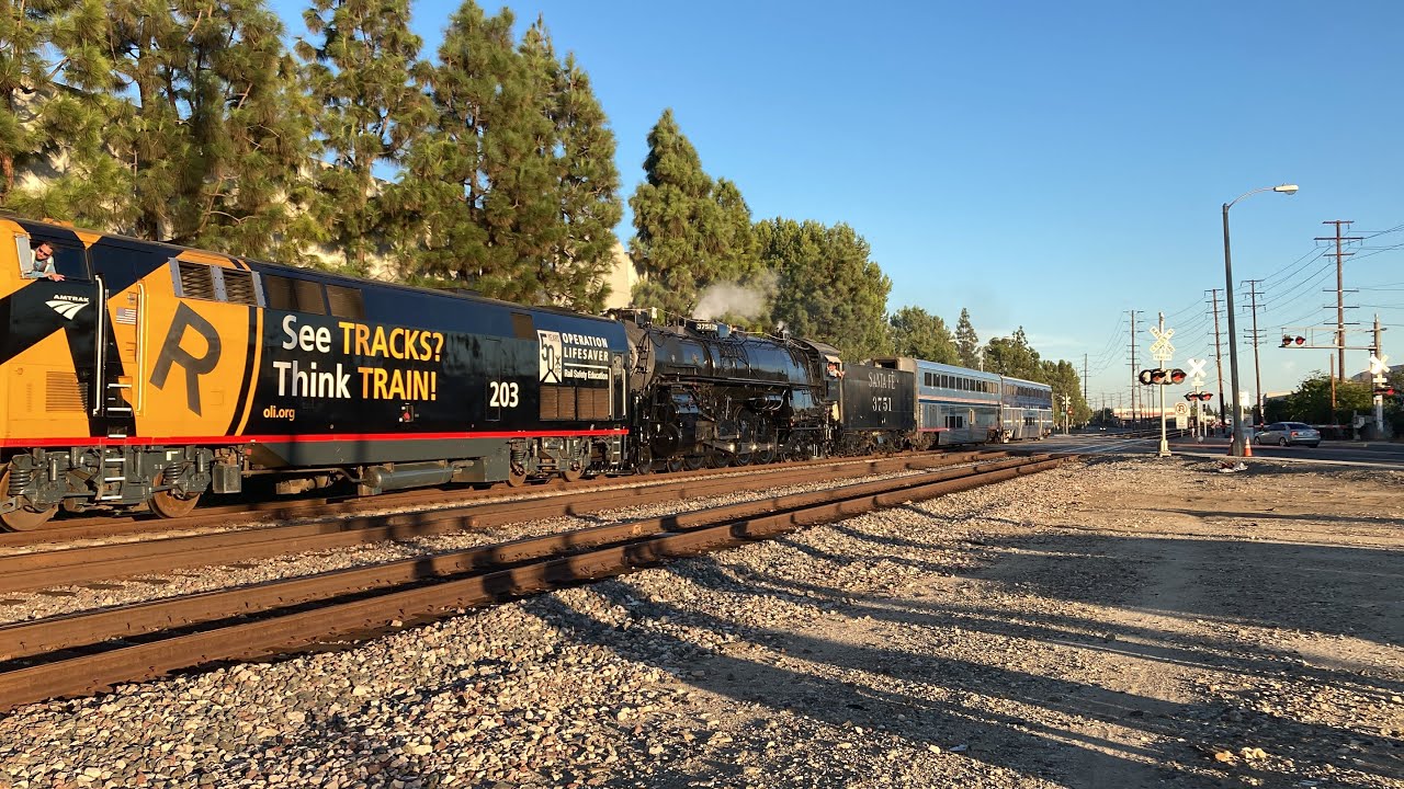 Railfanning Santa Fe Springs 9/25/22 Ft. Santa Fe 3751 on its trip back to LA