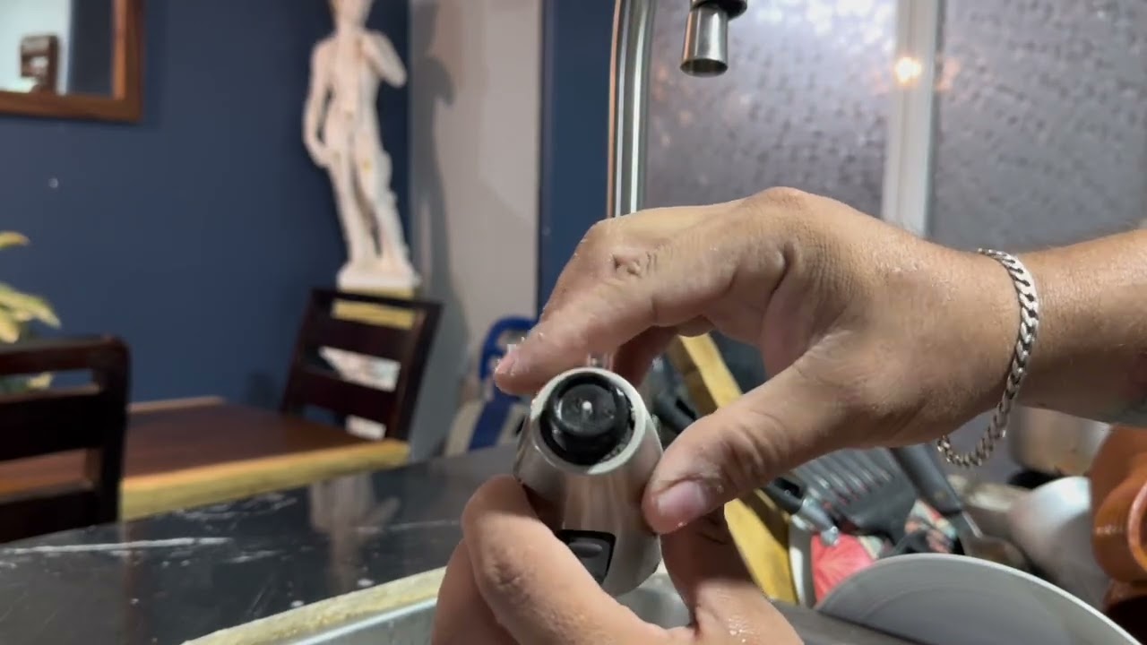 Cómo aumentar la presión de agua en un mono mando