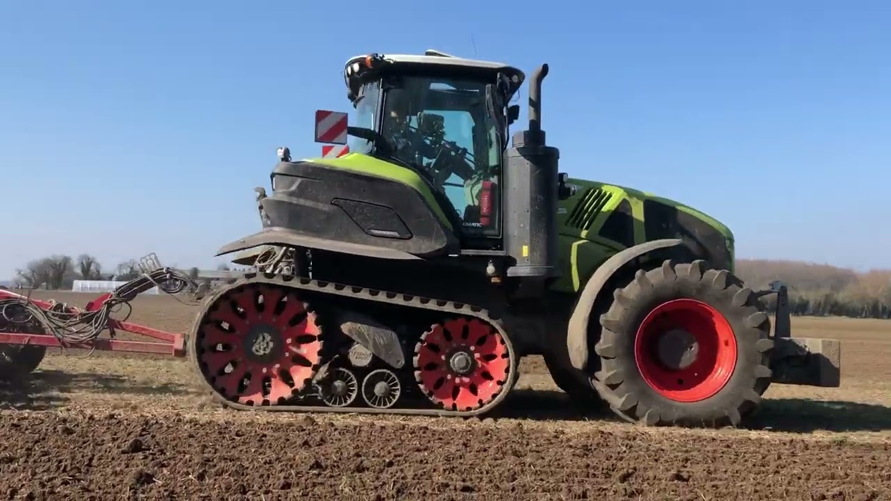 Claas Axion 960 Terra Trac with 890 mm belt tracks + first in market + pulling Horsch cultivator