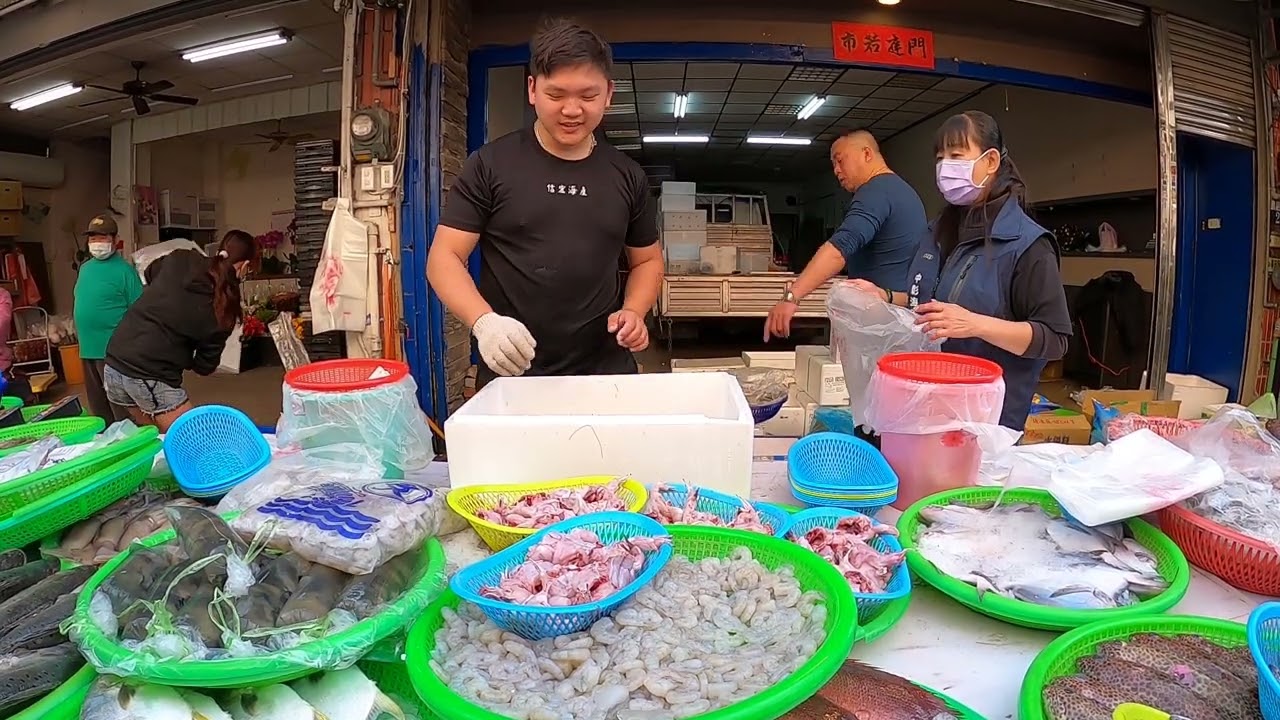 小帥弟把老爸的貨拿來亂賣 #中彰海王子 #豐原第一市場 #海鮮叫賣 #海鮮拍賣