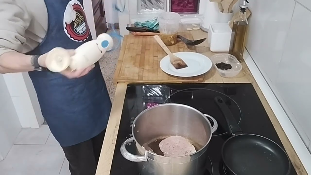 Filetes de pollo con salsa de almendra y pasas ideal para la navidad, fácil y económico.