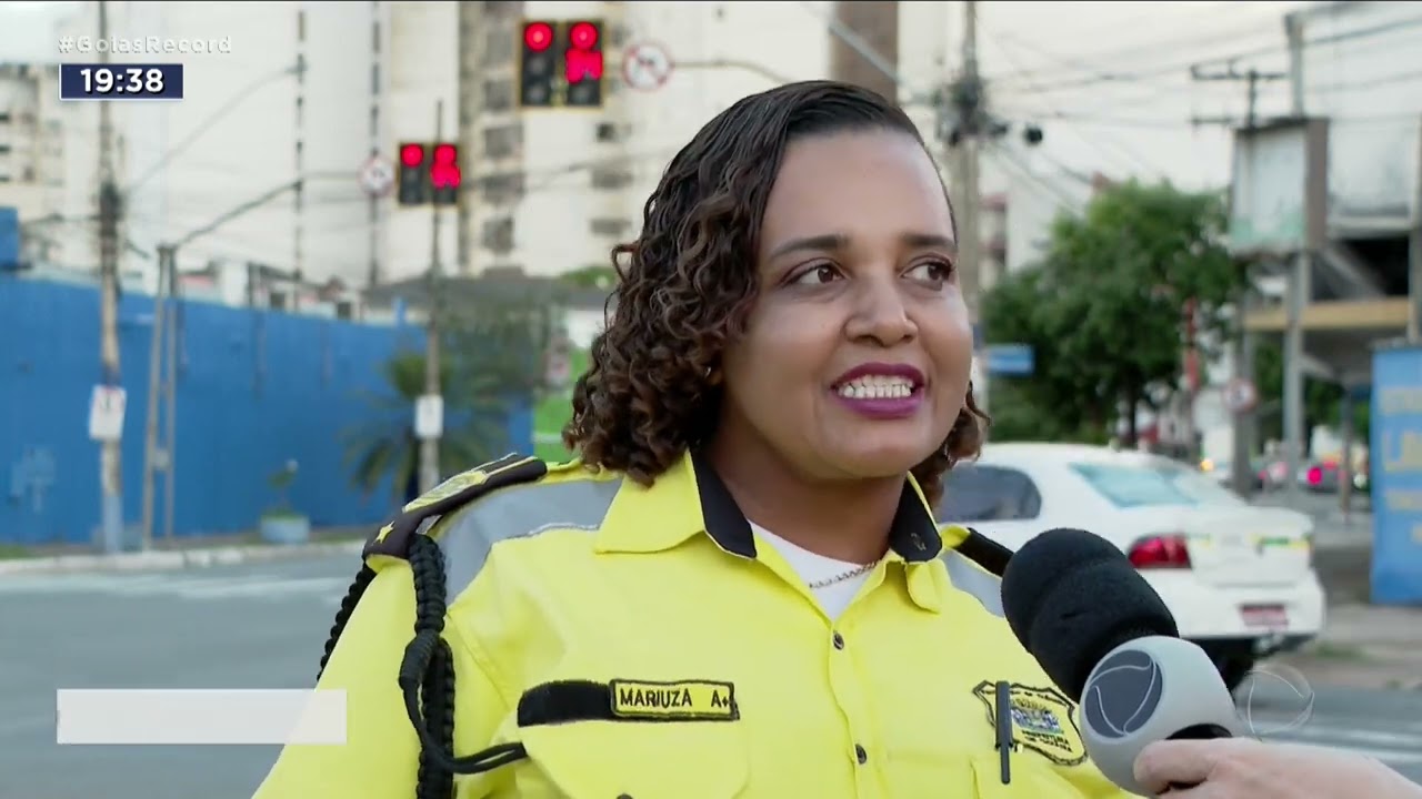 EM ALTA VELOCIDADE: AVAN&Ccedil;O DE SINAL NA MADRUGADA PODE GERAR MULTA