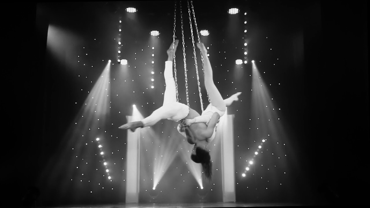 Aerial chains duo