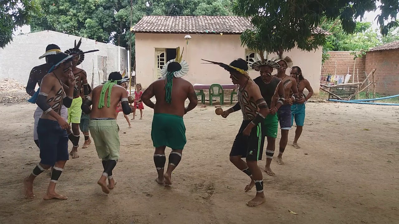 Kariri-Xocó em seus cantos e danças do toré.(3)