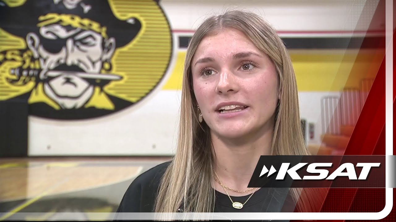 Телеканал KSAT берет интервью у Клэра Кука, спортсмена-отличника недели из средней школы Лайтл.