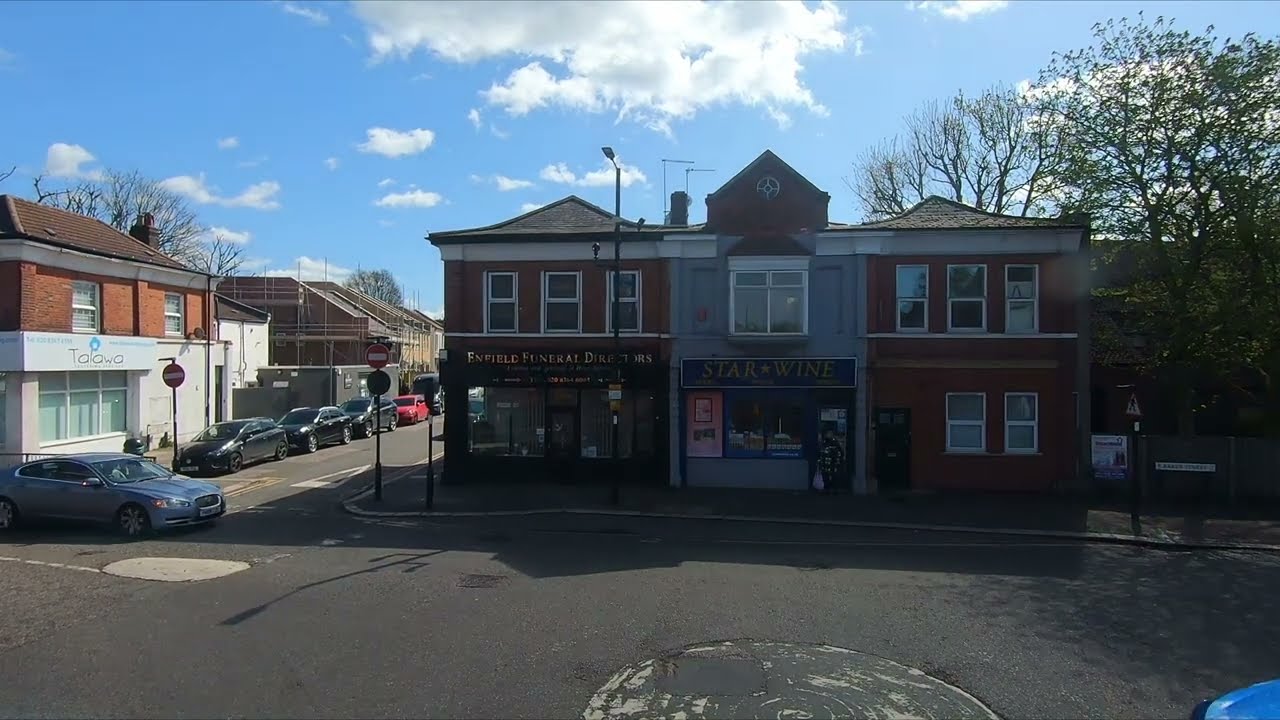 🇬🇧 London BUS Route W8 - CHASE FARM Hospital to LEE VALLEY Leisure Complex via Enfield, Edmonton 4K