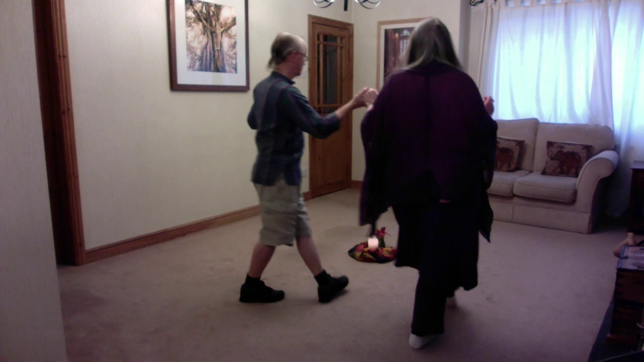 Eench Emanaee (Armenian Misirlou) Circle Dance with Cindy & Adrian