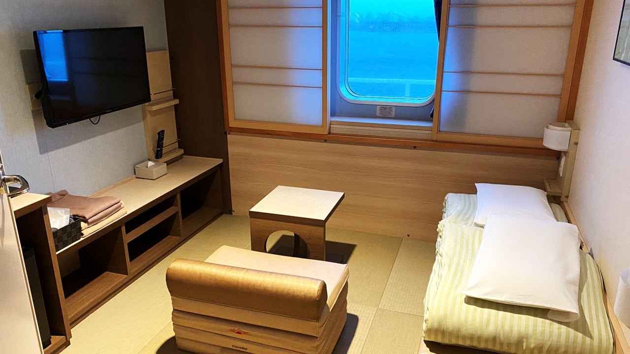 19-hour long-distance ferry trip | Japanese-style luxurious room