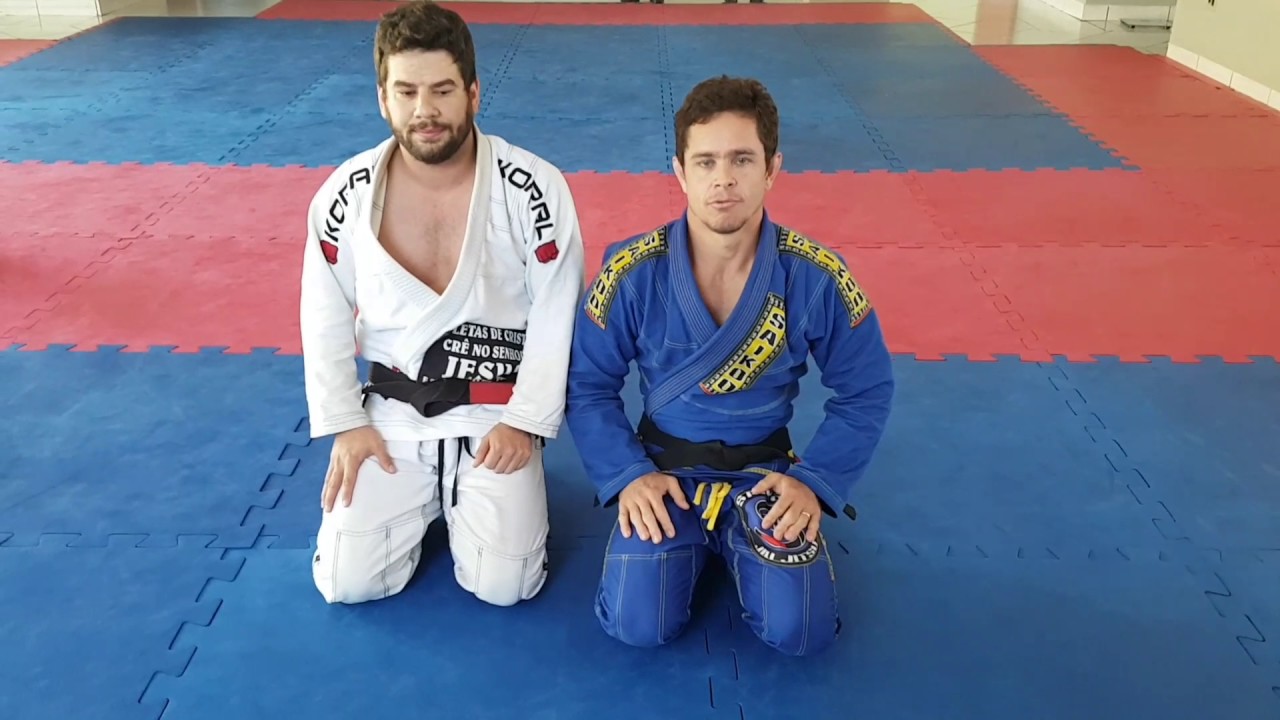 jiu-jitsu Raspagem utilizada quando advers&aacute;rio tenta passar a guarda espetando o joelho.