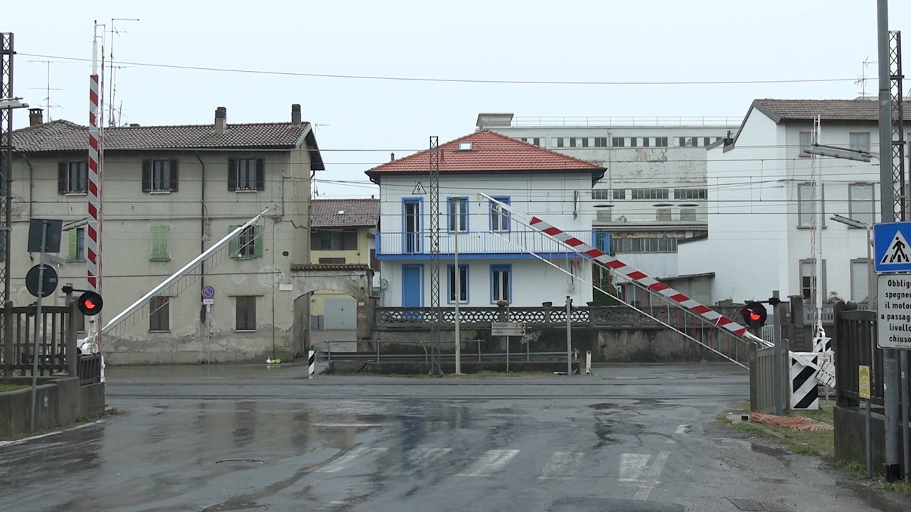 Lomazzo (I) Passaggio a Livello // Level crossing //