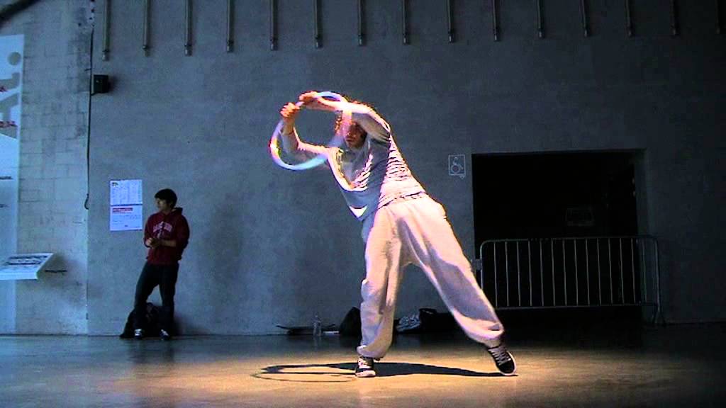 Wave and Hoop - by Andre Hidalgo (pilolip)
