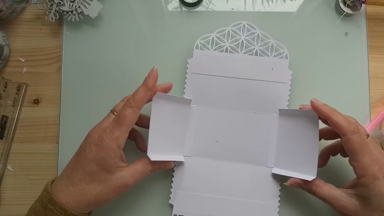 Mandje maken met ticket stansen stencilsl168 en stencils170 van Studiolight