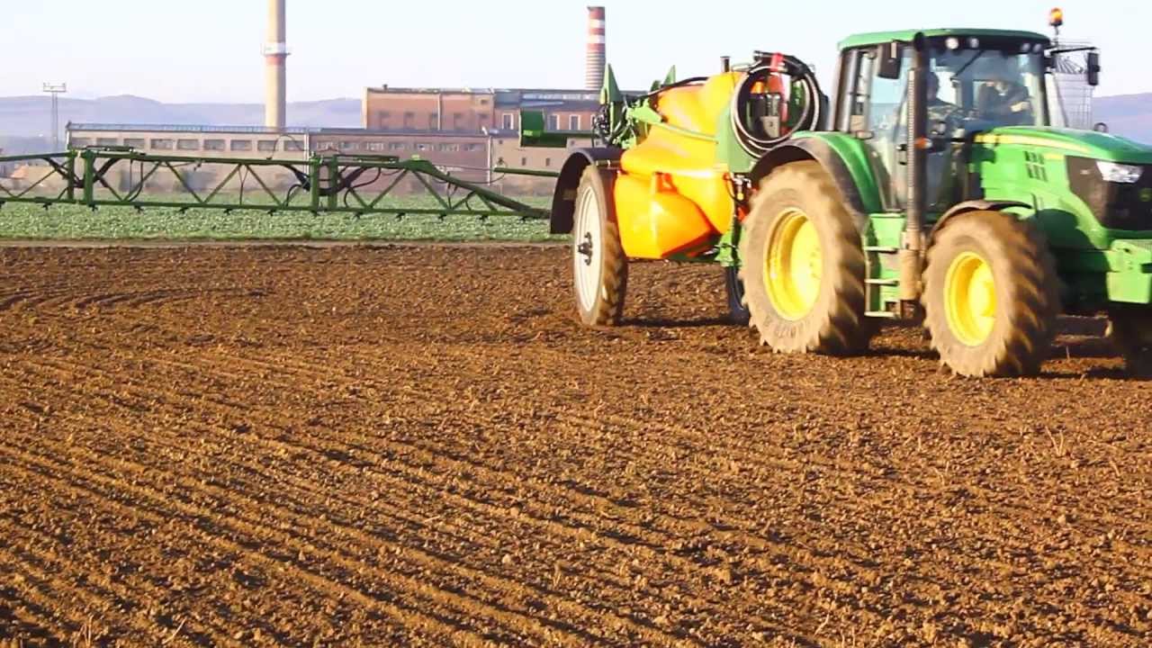 Amazone UX 4200 SUPER John Deere 6150 M