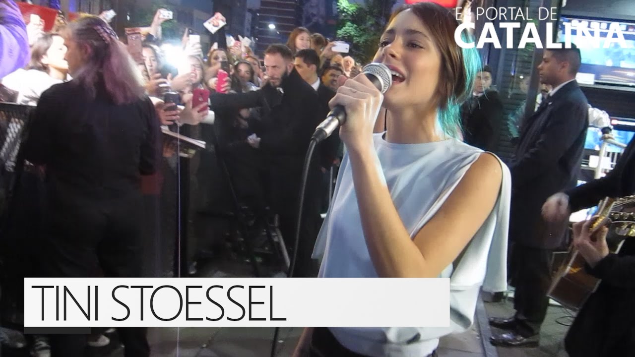 Tini Stoessel canta 