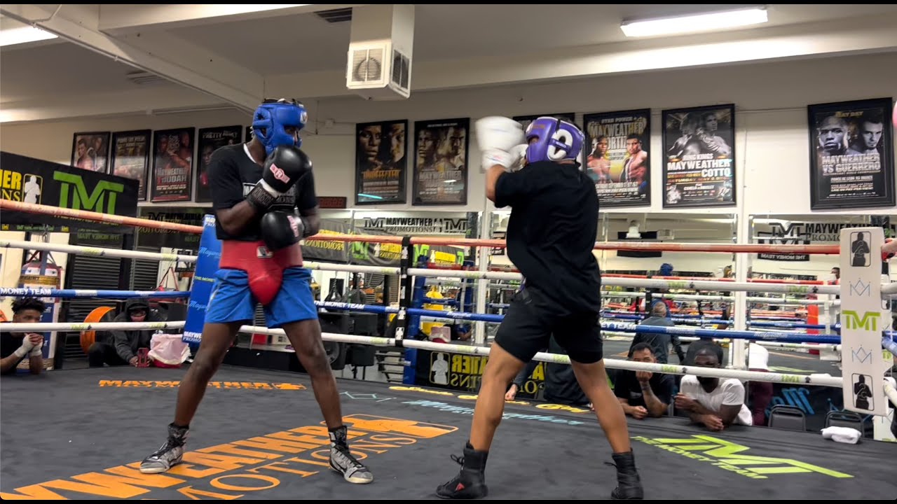 CURMEL MOTON VS KEVIN JOHNSON IN SPARRING FULL ROUND AT MAYWEATHER GYM IN LAS VEGAS | TRAINING