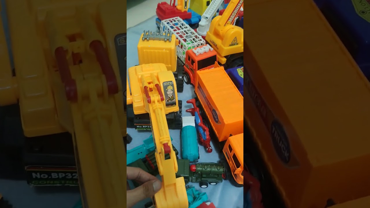 xe m&aacute;y x&uacute;c c&aacute;t v&agrave; xe đồ chơi