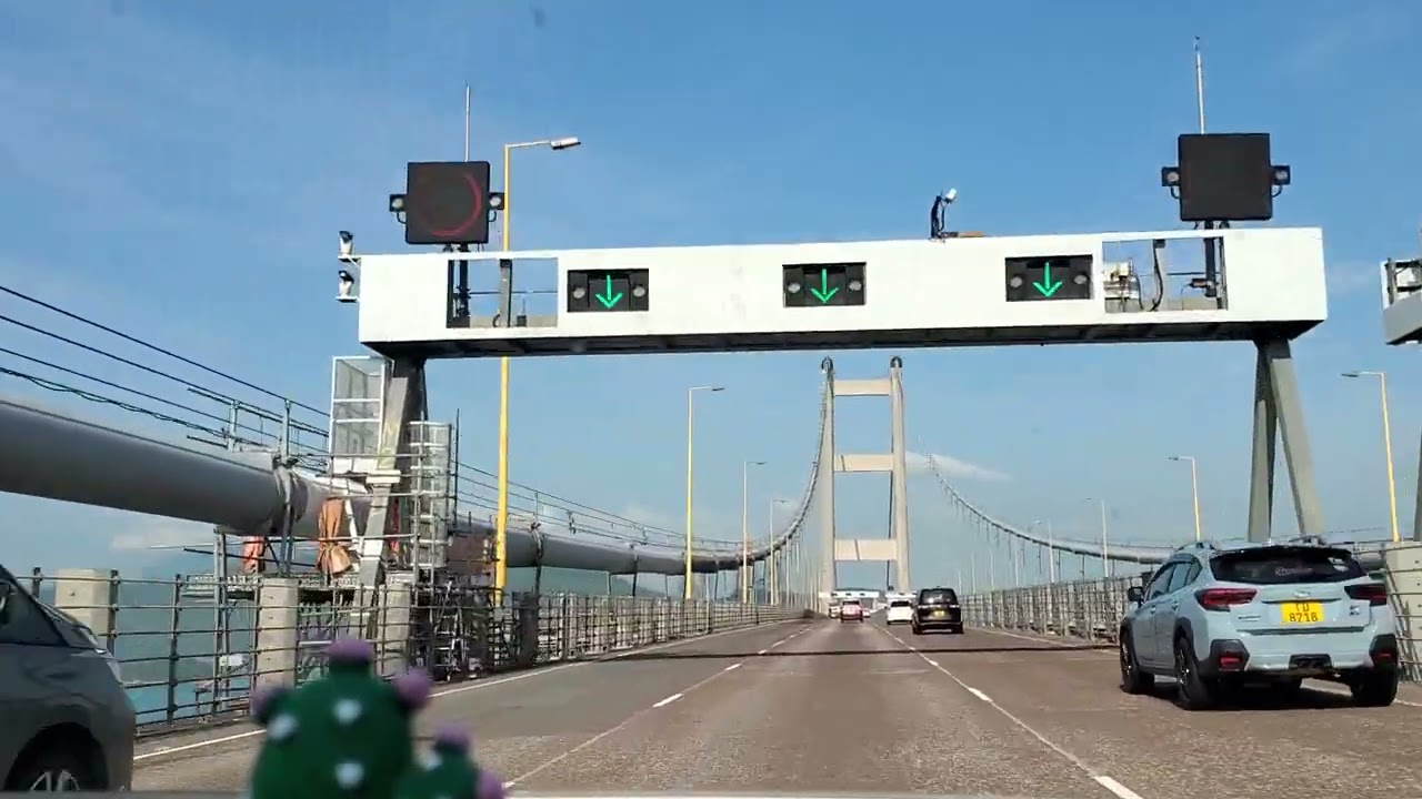 呈詳道往港珠澳大橋口岸P1停車場，P2停車場在附近，接客在P1停車場，送客直接駛往旅檢大樓。