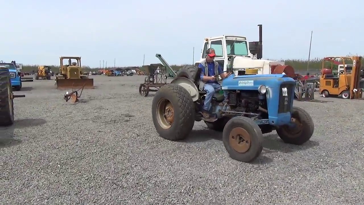 BidCal's Vintage Iron Tractor Auction: Lot 204 - Ford 2000 Wheel Tractor
