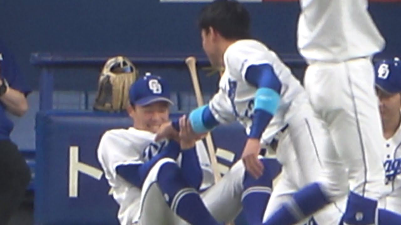 今日も今日とて加藤翔平アニキにちょっかいを出しすぎて怒られる岡林（笑） (2022/06/19)