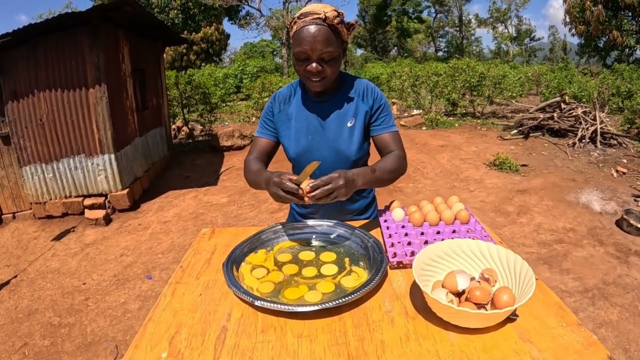 Aunthentic Africa 🌍 village Feast, flavorful eggs 🥚 and cabbage 🥬 creamy greengram golden chapati 