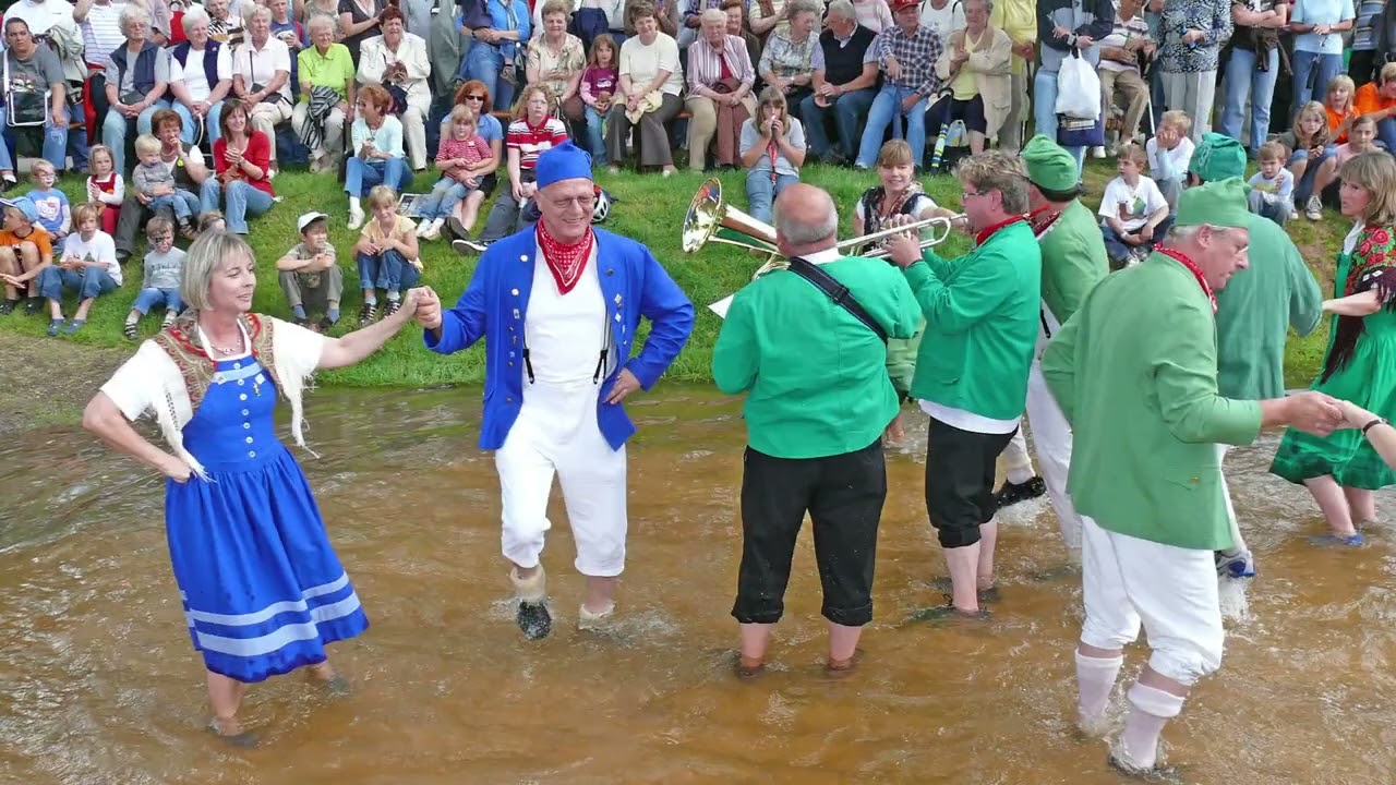 Blasmusik und Bachtanz in Langenselbold,