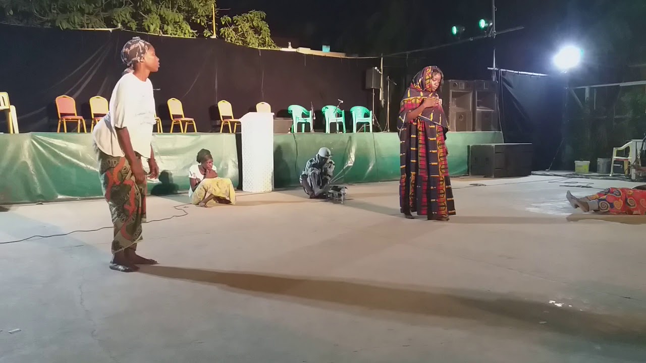 Troupe th&eacute;&acirc;tre yeewou yeet&eacute; au cercle Maurice Gueye
