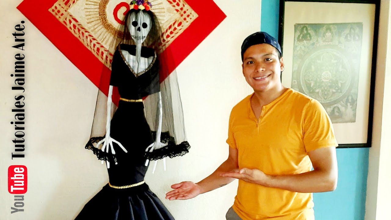 Como hacer una catrina con periodico paso a paso 🌺💐💀⚰/Manualidades del Día De Muertos.🎃⚰Hallowen ☠☠