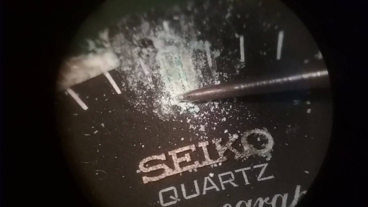 Cleaning of the 12 hour index on a Seiko 7A28 - Part 2