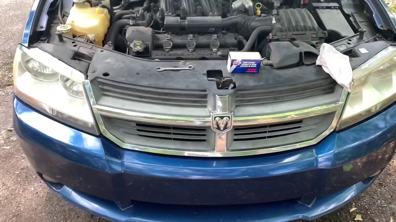 Замена датчика положения распредвала Dodge.
