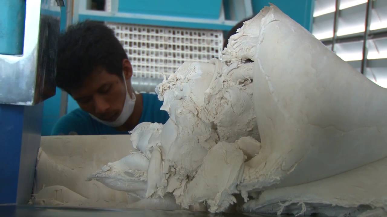 กระบวนการแปรรูปแผ่นยางปูพื้นจากยางพารา