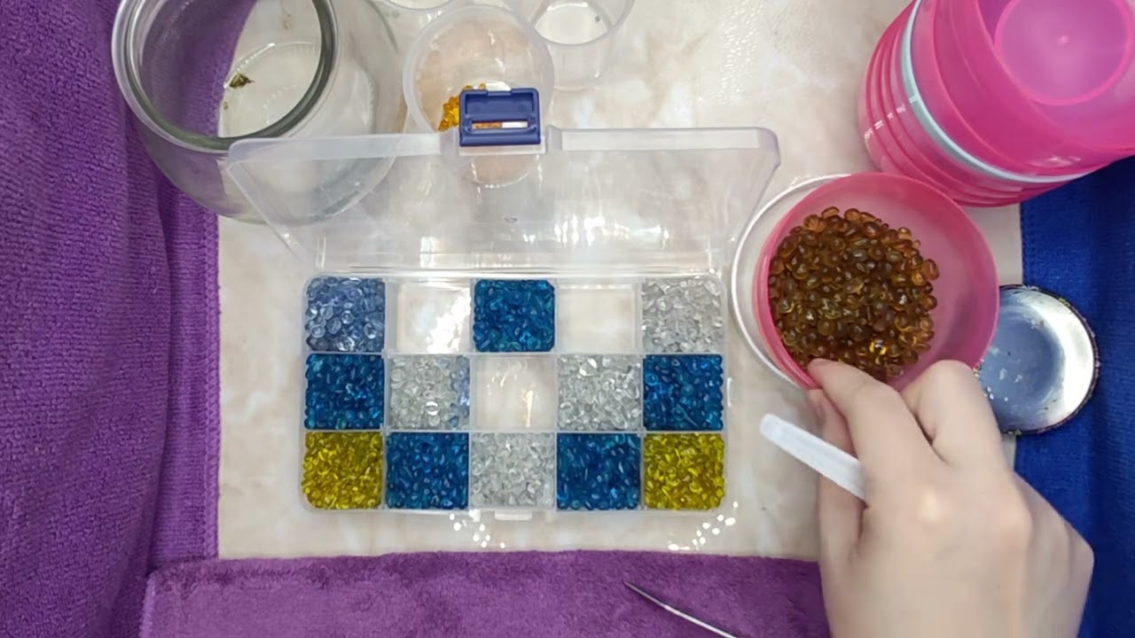 [ASMR] Classify colorful small objects/stones/glazed/ceramic balls/gravel into plastic boxes